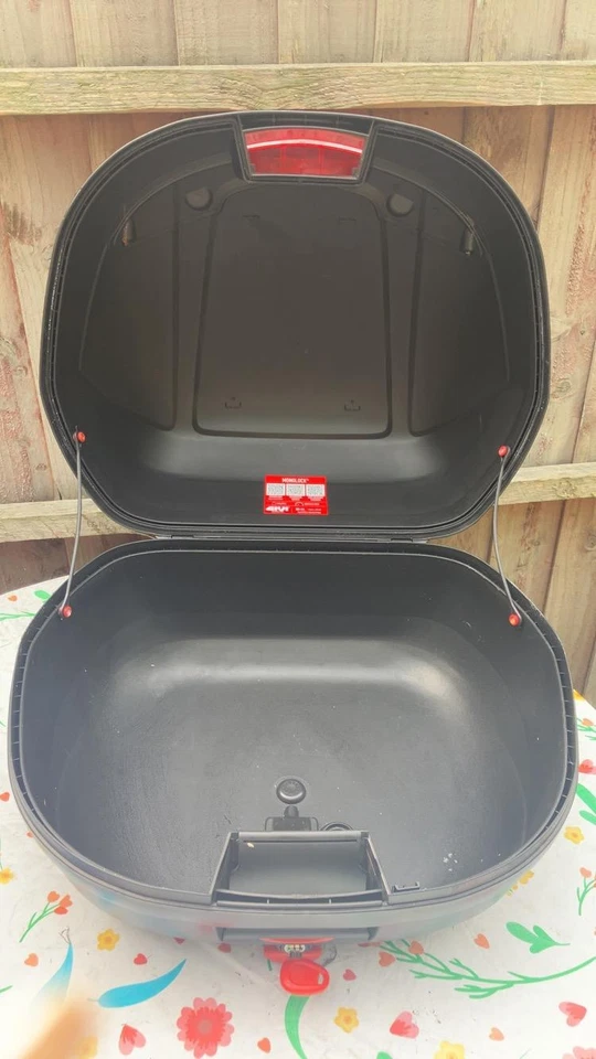 Royal enfield Classic 350 Reborn Givi Top Box - image 4 of 4