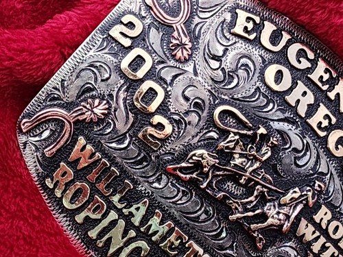 RODEO TEAM ROPING CHAMPION TROPHY BUCKLE☆PRO☆EUGENE OREGON☆2002☆RARE☆996 - Picture 5 of 12