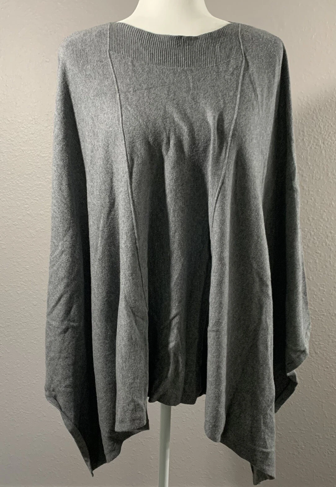 Chico's Women’s Heather Gray Poncho S/M Cashmere Blend Knit Pullover Soft Light
Opens in a new windo