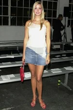 IVANKA TRUMP DAUGHTER & ADVISOR TO THE PRESIDENT - *8X12* PHOTO (SP240)