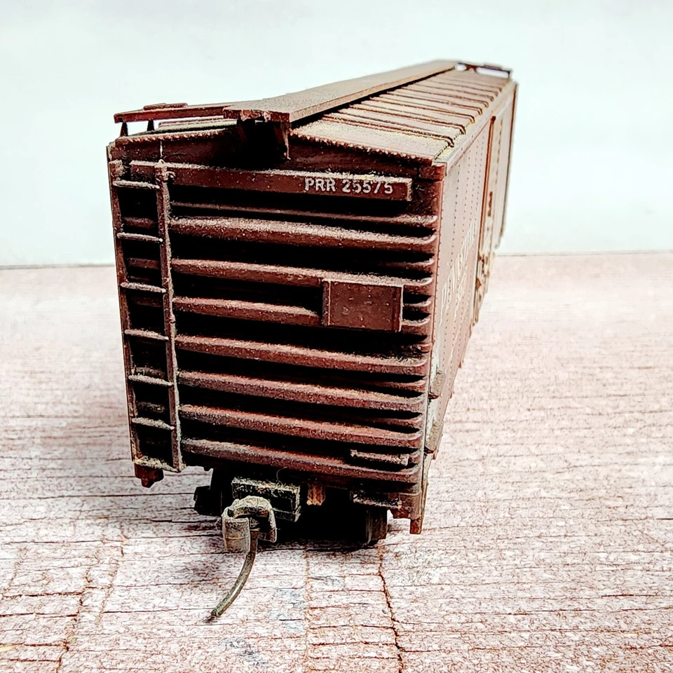 Pennsylvania Railroad 40' single door Boxcar 25575 Accurail HO Scale Weathered - Image 3 of 4