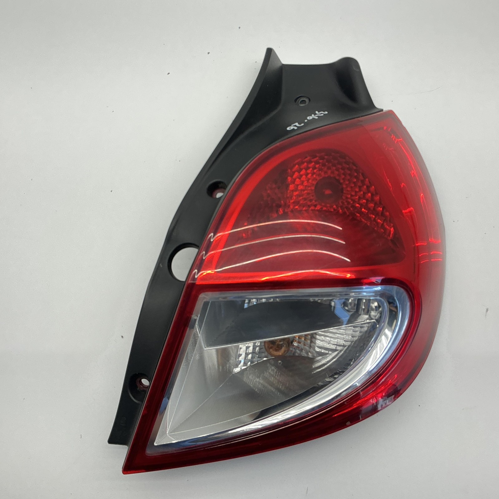 STOP FANALE POSTERIORE DESTRO PER RENAULT Clio Serie 8200886946 (08>15)