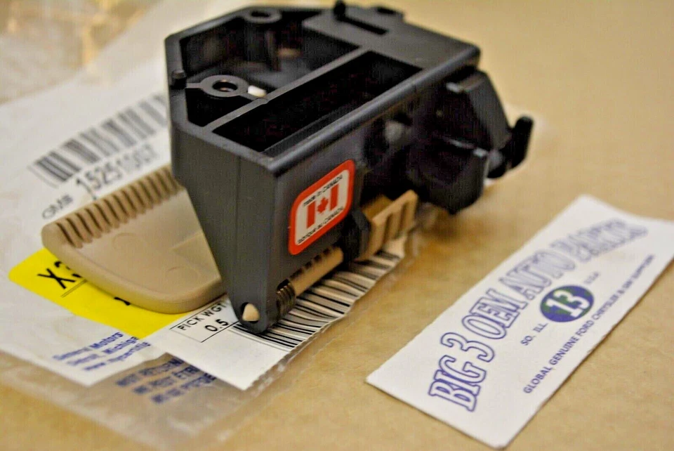 Guantera LaCrosse 2005-2009 pestillo panel puerta manija liberación nuevo OEM 15251007 Foto 3 de 4