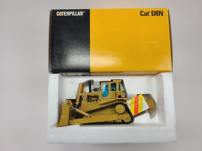 1／50スケール CAT D8R SERIES II トラック型トラクター 1/50スケール CAT D8R SERIES II トラック型トラクター