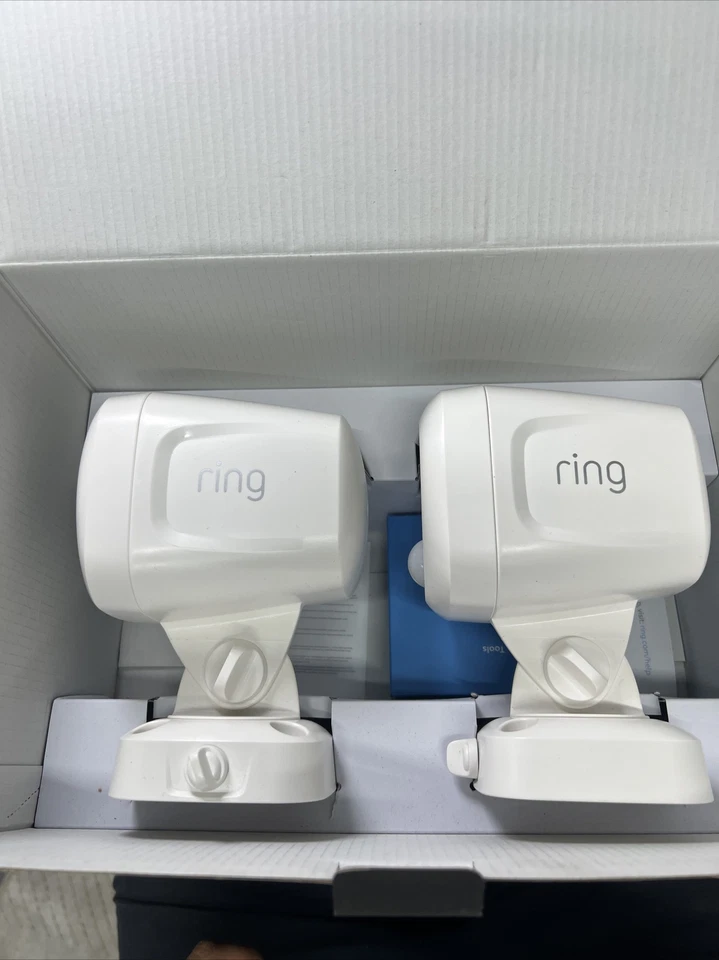 Kit de inicio de foco de movimiento inteligente Ring 5B12X9 WEN0, paquete de 2 baterías blancas Foto 2 de 4