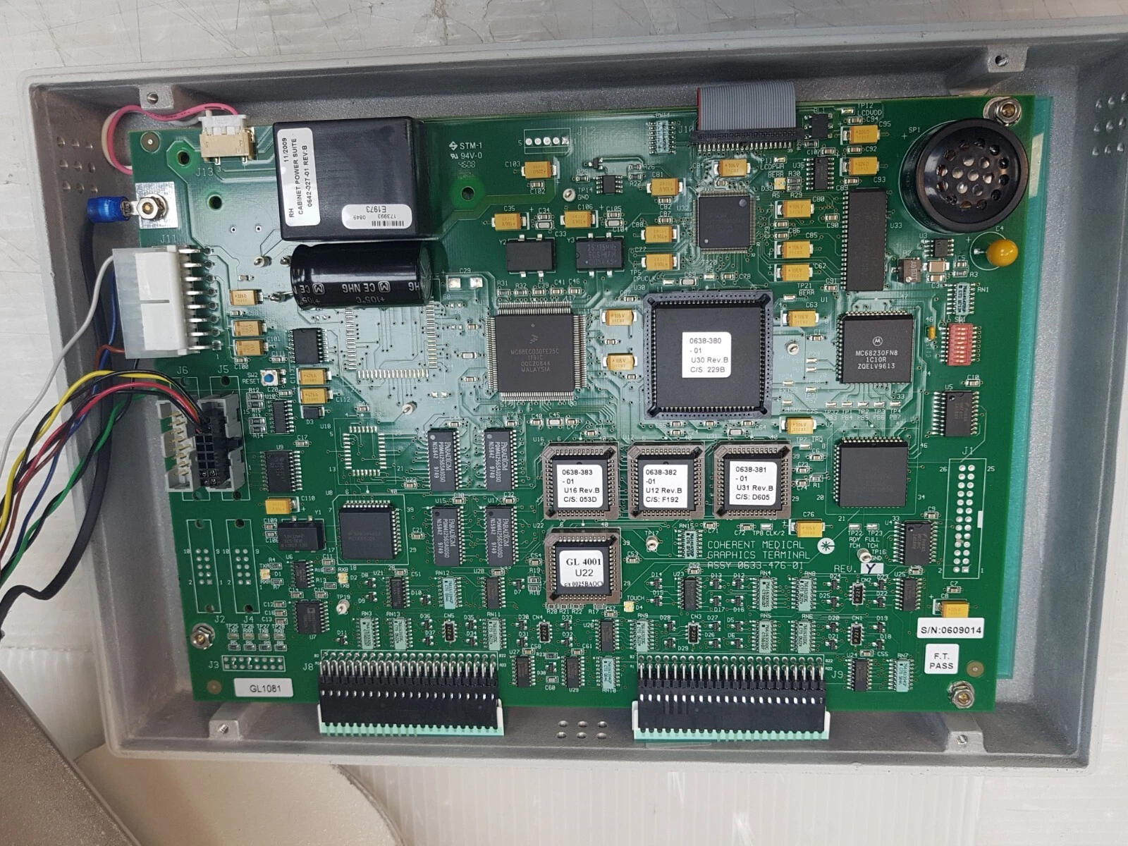 Inside the terminal: Coherent Medical Graphics Terminal board 0633-476-01 Rev Y with MC68EC030 CPU