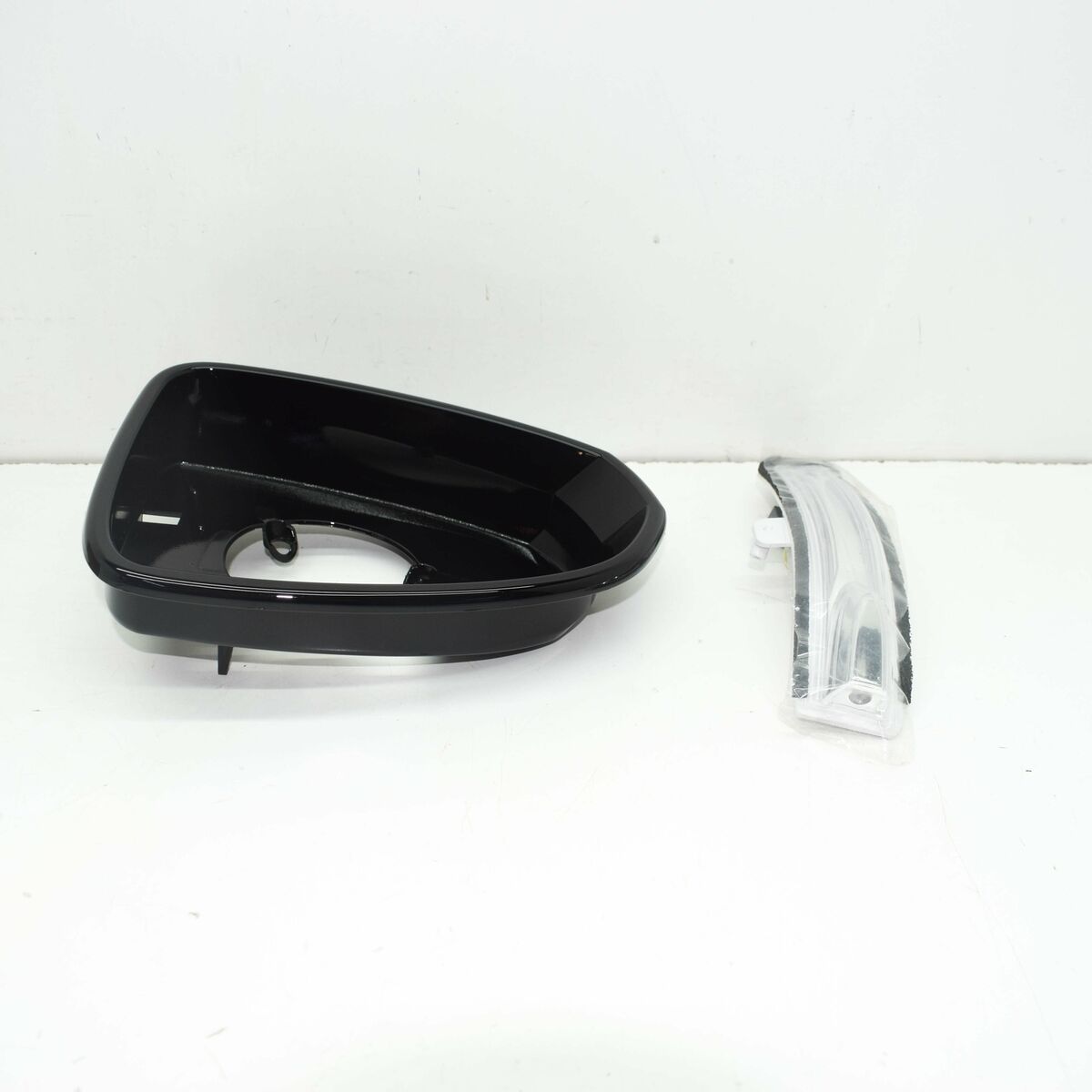 CHEVROLET VOLT MK1 Mirror Ring Turn Signal Right Kit CHEVROLET VOLT MK1 Mirror Ring Turn Signal Right Kit