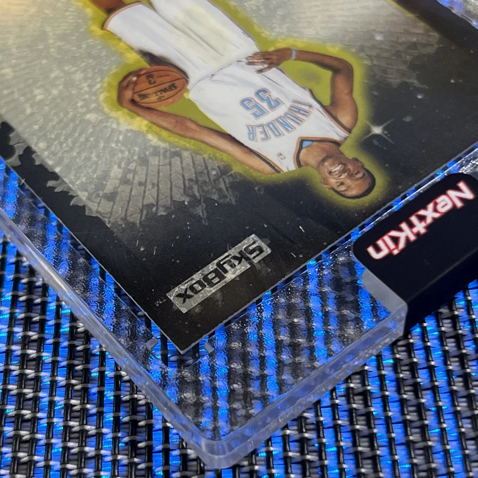 2008-09 Skybox Metal Universe Kevin Durant #30 THUNDER SSP RARE READ Foto 4 de 4