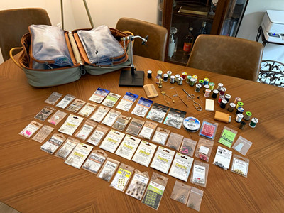 HUGE FLY TYING LOT Renzetti Traveler, Fishpond Case and MUCH MORE