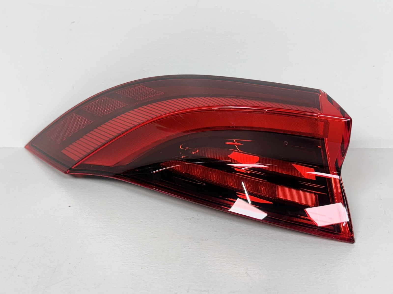 Mint! 2023-2026 Maserati Grecale OEM LED Tail Light Left Driver side 670157333
