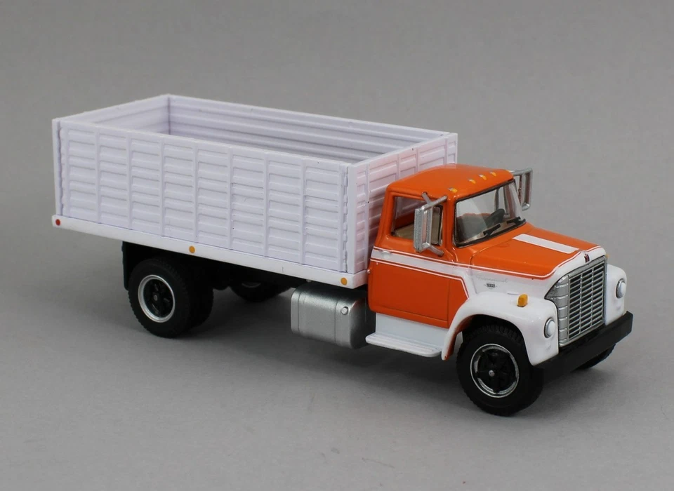 2025 DCP 1:64 *OMAHA ORANGE & WHITE* International Loadstar GRAIN TRUCK *NIB* - Image 3 of 4