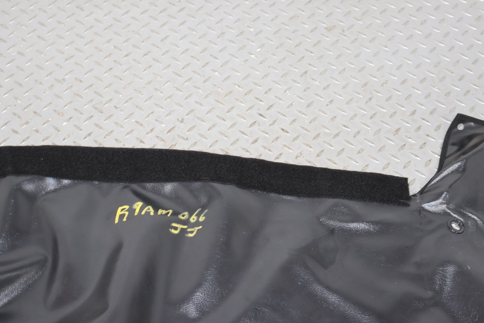 09 Aston Martin V8 Vantage Convertible Tonneau Boot Liner (Black)