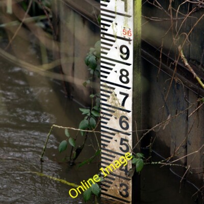 Foto 6x4 Tiefenmarkierung im Fluss Blackwater, Sandhurst Darby Green High c2014