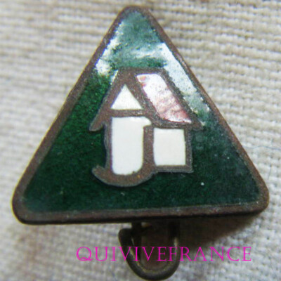 IP1228 - Insignia Badge Youth Hostels