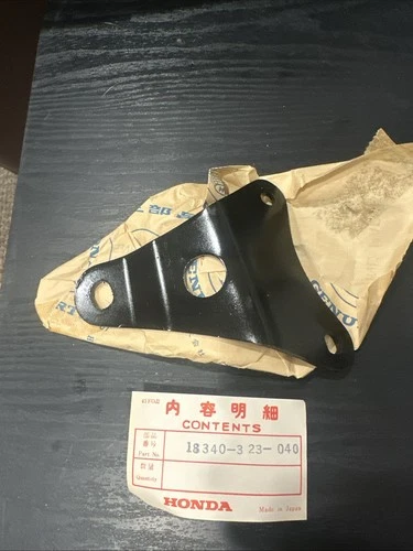 NOS Honda  RH Muffler Bracket. Fits Honda CB500(K0-K2) CB550 # 18340-323-040