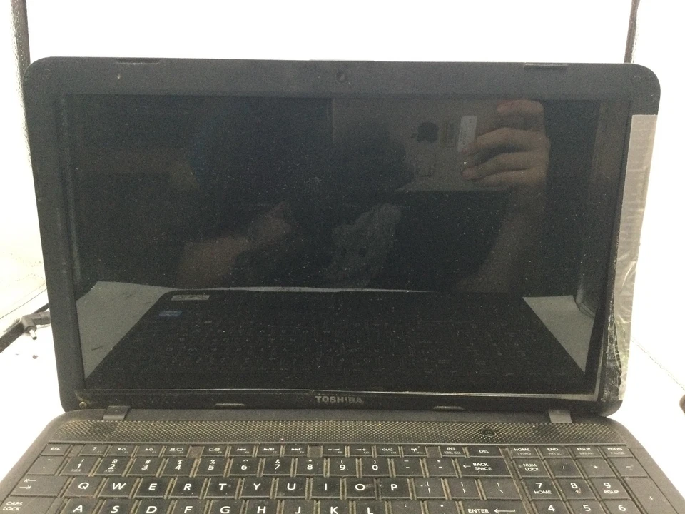 TOSHIBA SATELLITE C855-S5219 - BOOTS TO BIOS - INTEL I3 - no RAM - READ-BB - Image 2 of 4