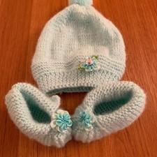 NEW Handmade Knitted Set of Baby Hat and Booties