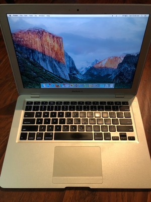 Apple MacBook Air A1304 13.3 Laptop - MC2