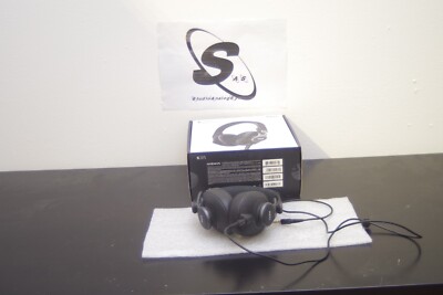 AKG K371