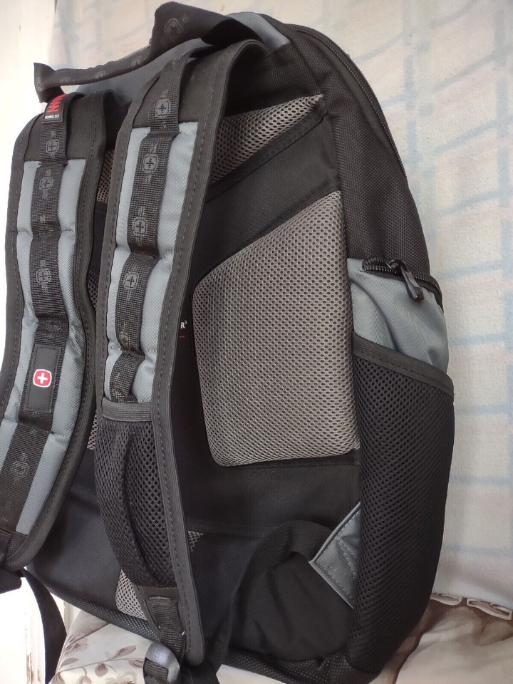 New Wenger SwissGear PEGASUS GA730606 Backpack; fits most 17" laptop