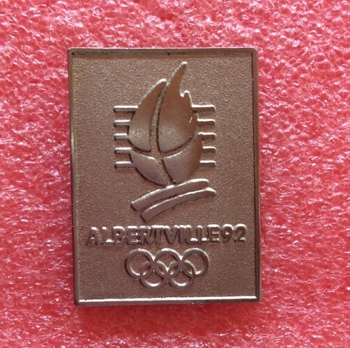 Lot De 2 Pins Sportifs – Jeux Olympiques D’Albertville 92 – Sponsor TMG Nettoyage