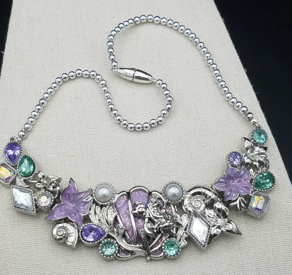 Collar Disney Sirenita Ariel Estrás Imitación Perlas Tono Plata 17 pulgadas Foto 2 de 4