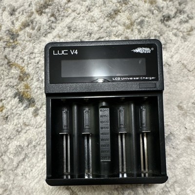 Efest LUC V4 LCD Universal Mains Charger 4 Slot USB/DC 10440-26650 Li-Ion