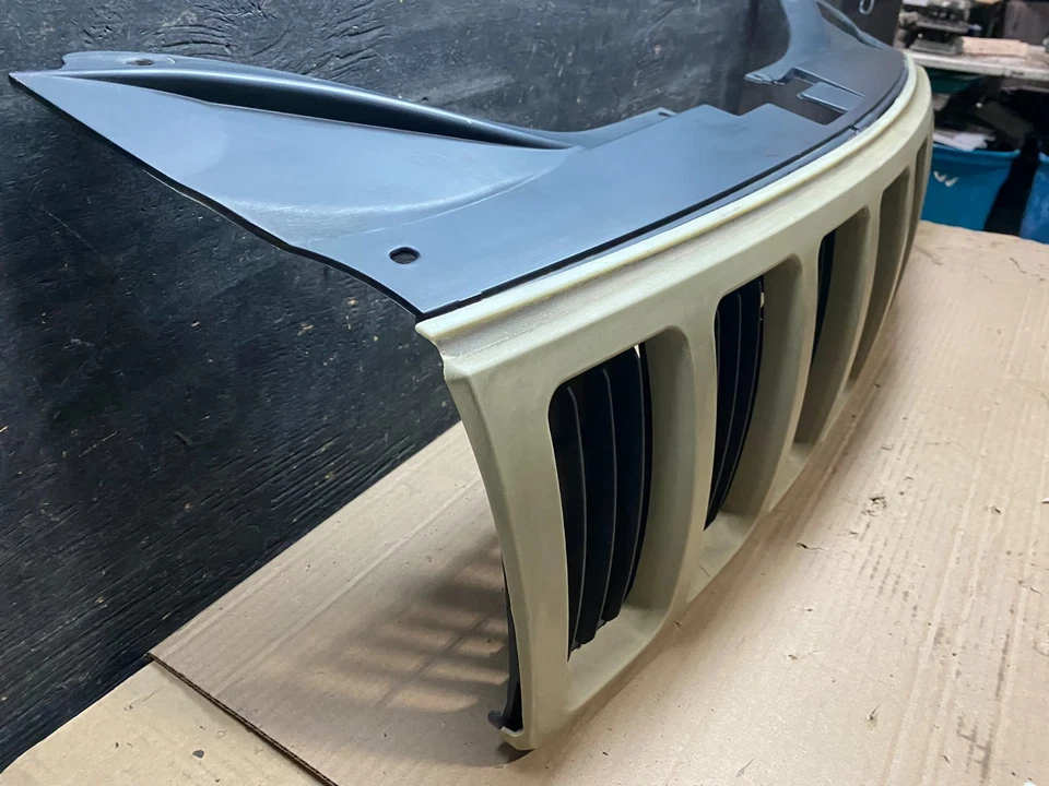 2005 2006 2007 Jeep Grand Cherokee Front Upper Grill Grille OEM U7883 DG - Image 3 of 4