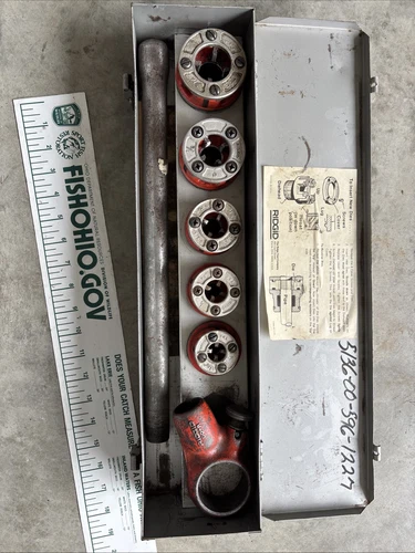 RIDGID 00-R RATCHETING THREADER, DIES AND HANDLE IN CASE