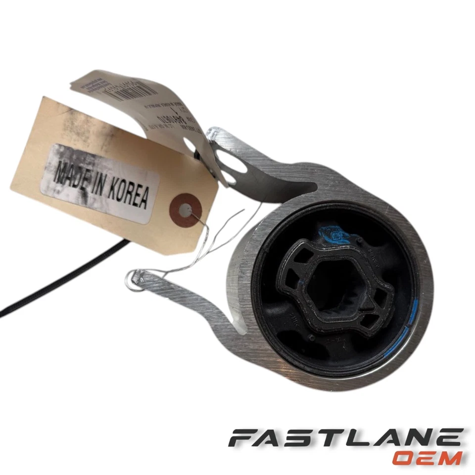 Chevrolet Equinox 2018-2024 buje de control inferior delantero nuevo OEM 84910670 Foto 2 de 4