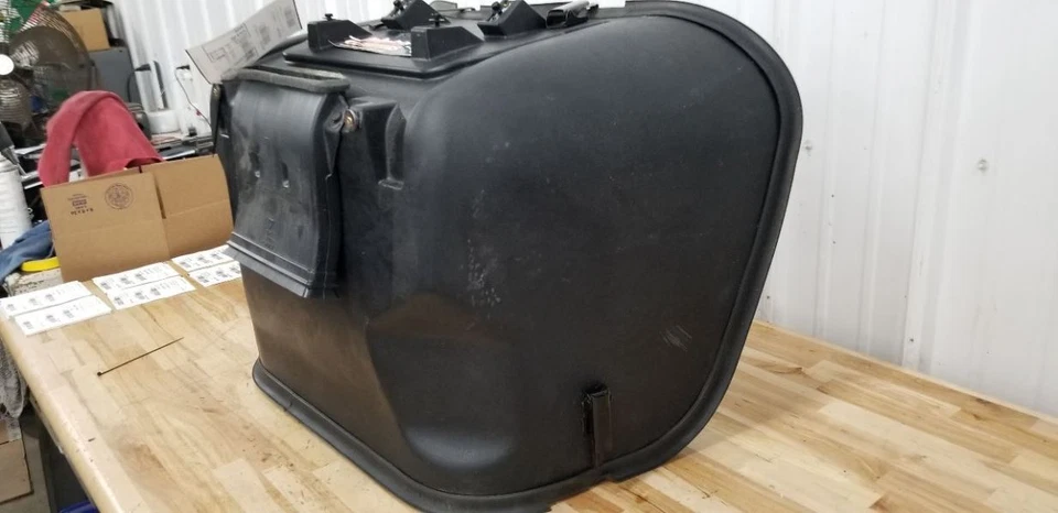 Chevy Express G3500 G3500 Engine/Transmission Access Cover In Cab 2014 27523 - Image 4 of 4