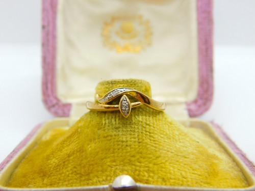 9 Karat Gelbgold Jugendstil Blumenmuster Diamant Set Ring Vintage London