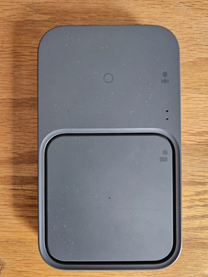 Almohadilla de carga inalámbrica Samsung Duo Foto 2 de 4