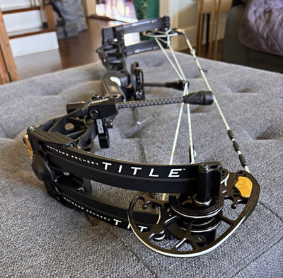 Mathews Title RH Target Compound 60lb. 34 ATA. Selling bare bow.