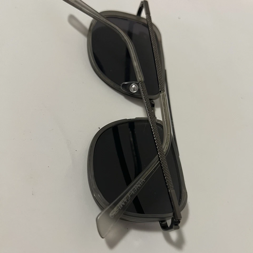 Очки солнцезащитные Vince Camuto VM601 GYGUN Navigator черные и серые - Изображение 3 из 4