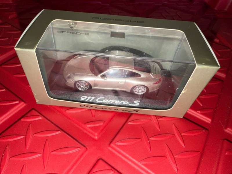 Porsche 911 Carrera S (991) Palladium Metallic Minichamps 1:43