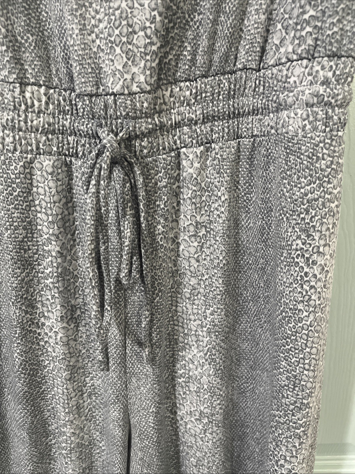 Calvin Klein Women’s Jumpsuit Gray/Silver Pebble Print Sleeveless Sz. 8  thumbnail 5