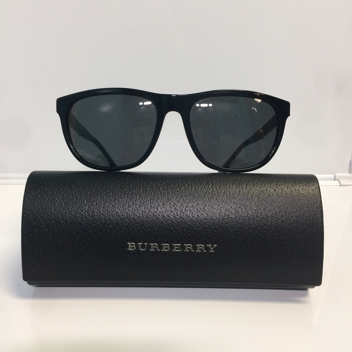 NIB Burberry Oversized Square Sunglasses TB Square Sunglasses in Black - Women | Burberry® Official main image 2