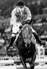 Carrera de caballos Dion Van Groesen Riding Olympic Expo Matchline 1980 foto antigua