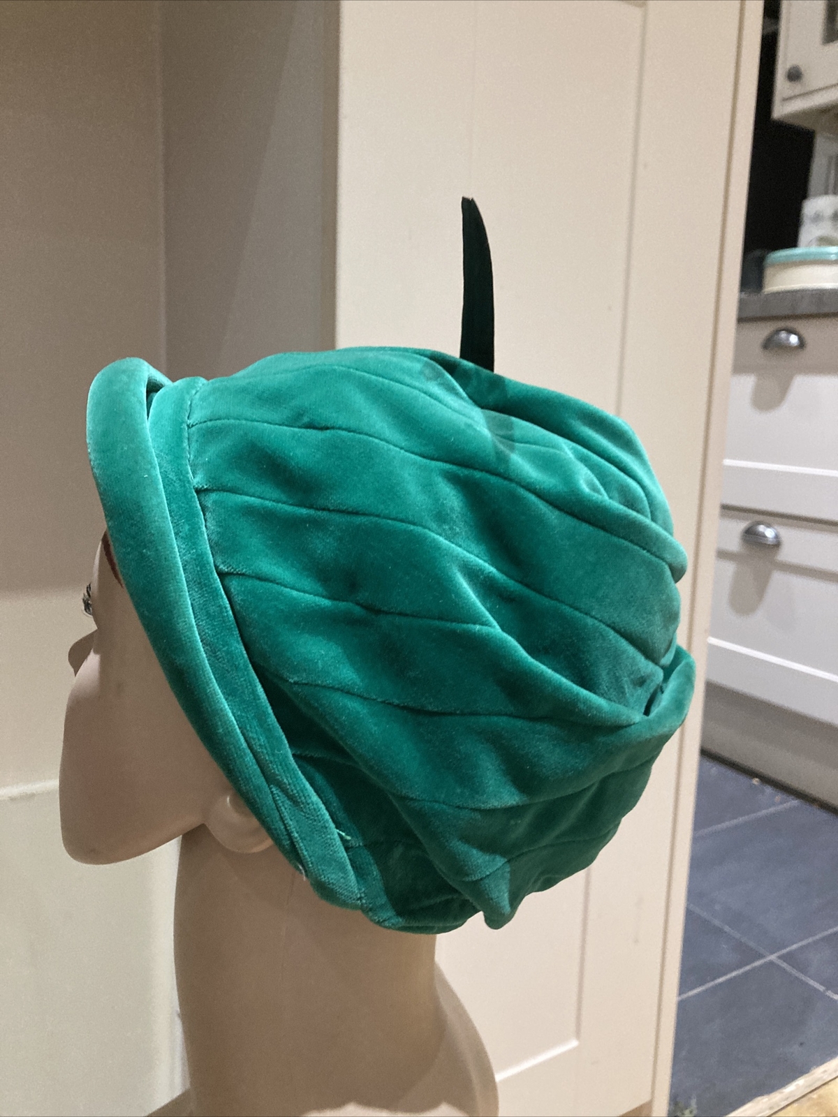 Emerald Green Velvet Vintage Hat with Black Feather Trim 9