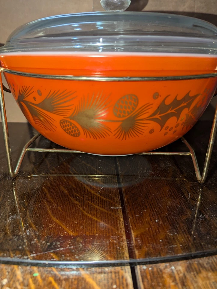 Vintage 1960 Red Pyrex Golden Leaf Casserole Bowl 404 With Lid and cradle. - Image 2 of 4