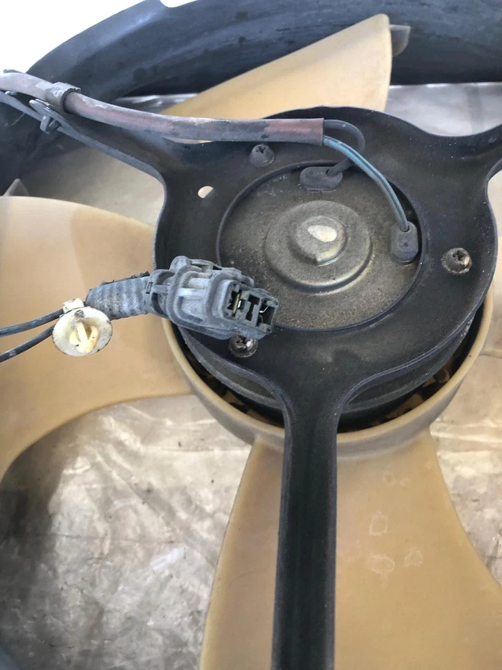 1998 - 2002 HONDA ACCORD EX Radiator Cooling Fan Motor Assembly 3.0L OEM Coupe - Image 4 of 4