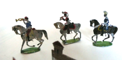 Lot De 14 Soldats (27 Mm) Et 8 Cavaliers (40 Mm) En étain - Bon état