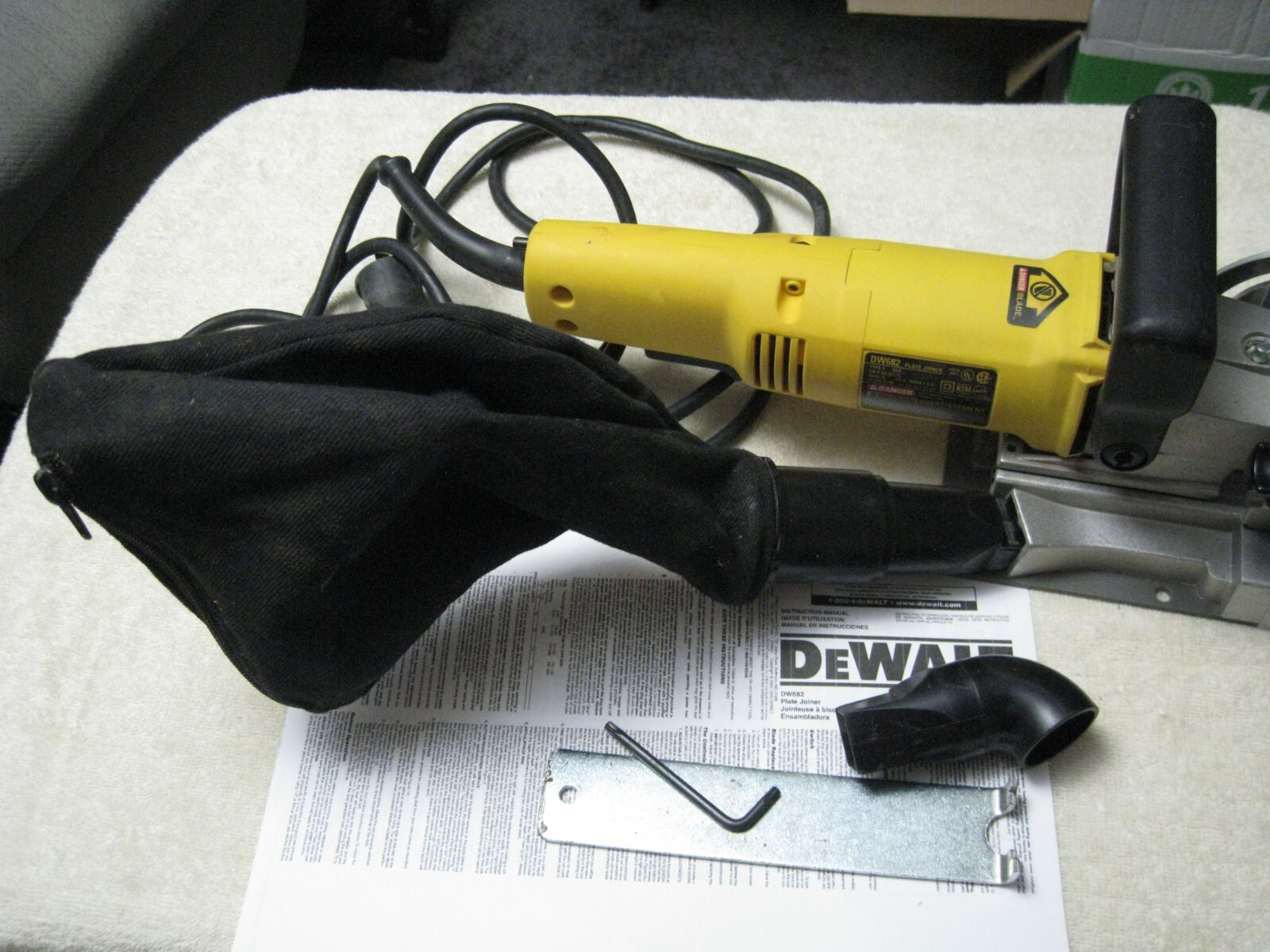 DEWALT DW682 120V Heavy Duty Biscuit Plate Joiner Kit Accessories and Manual eBay