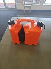 Practical 5L Oil Combi Can with Integrated Tool Carriers for Chainsaw Users