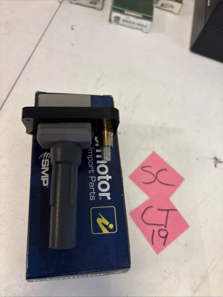 Bobina de ignição Standard Motor Products UF-508 para modelos selecionados Saab Subaru 04-10 - Imagem 2 de 2