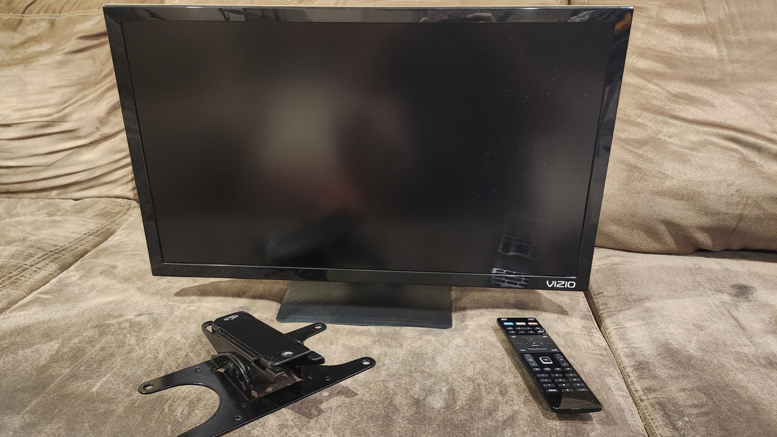 [LOCAL PICKUP ONLY] 24" Vizio D24-D1 Smart TV 1080p 60HZ HDM