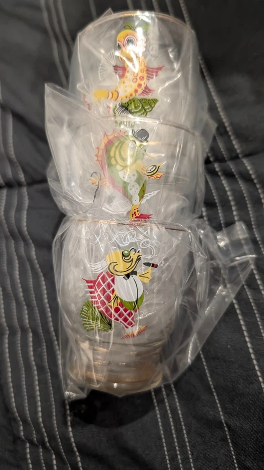 Set of Novelty Barware Tumblers / Cocktail Glasses - image 4 of 4