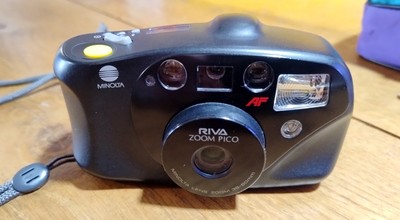 ALTE KOMPAKTKAMERA, sehr schöne MINOLTA RIVA ZOOM PICO, JAPAN 1993