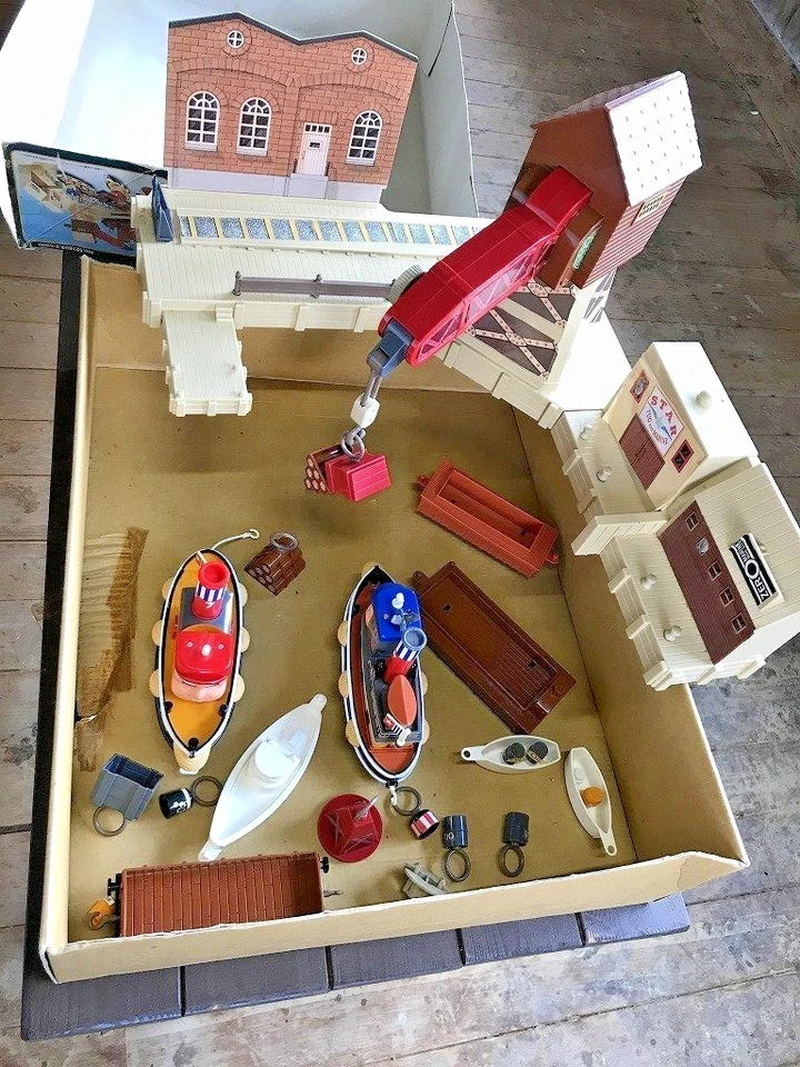 Remolcadores escala Wakuwaku Amigos de un barco agradable puerto grande con figura TAKARA en caja Foto 3 de 4